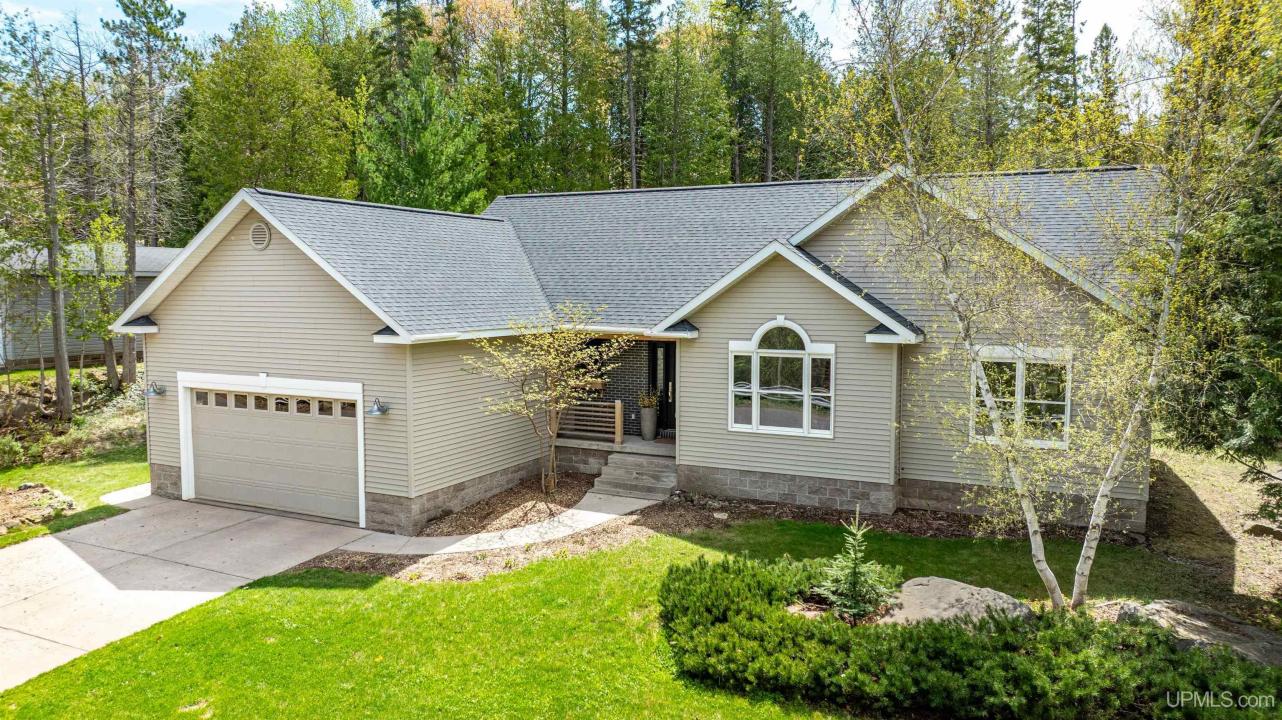 303 7th Ave, Houghton, Michigan 49931, USA