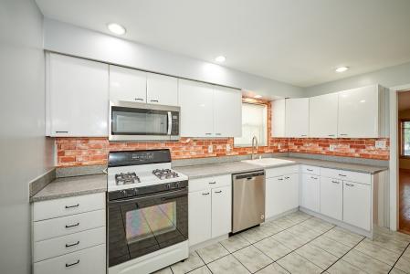 8418 W Crain Street, Niles, אילינוי 60714, ארצות הברית של אמריקה