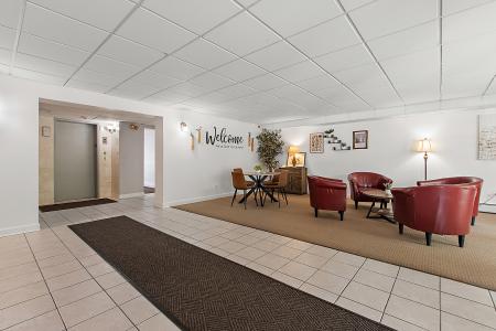 1000 S Lorraine Road , 110, Wheaton, 伊利诺斯州 60189, 美国