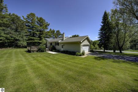 3670 Plum Valley Drive, Traverse City, Michigan 49684, USA