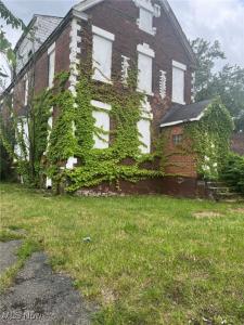 12808 Kinsman Road, Cleveland, Ohio 44120, USA