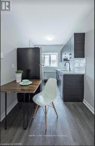 871 ADELAIDE STREET, London East (east B), Ontario N5Y 2M2, Canadá
