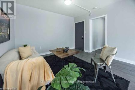 871 ADELAIDE STREET, London East (east B), Ontario N5Y 2M2, Canadá