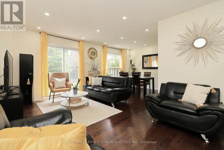 25 WHITECAP BOULEVARD, Toronto (scarborough Village), Ontario M1M 2Y5, Canada