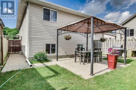 11 BANBURY ROAD, London South (south T), Ontario N5Z 5E8, Canadá