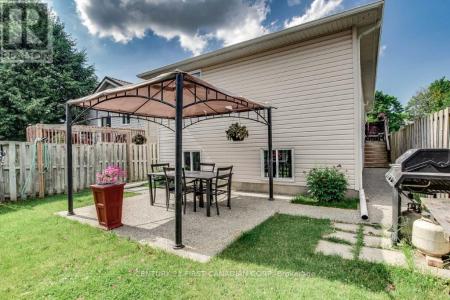 11 BANBURY ROAD, London South (south T), Ontario N5Z 5E8, Canadá