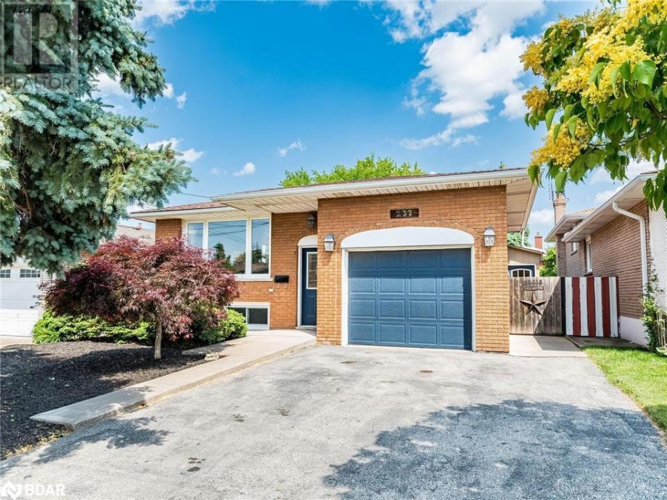 237 HIGHRIDGE AVENUE, Hamilton, Ontario L8E 3P6, Kanada