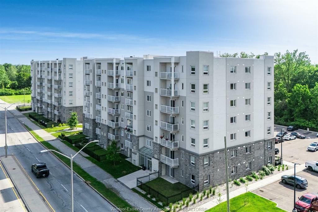 1611 BANWELL, Windsor, Ontario N8P 0G5, Canadá