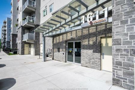 1611 BANWELL, Windsor, Ontario N8P 0G5, Canadá