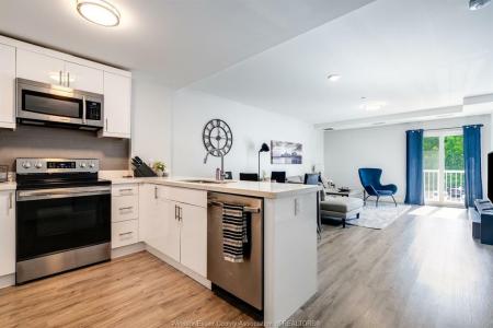 1611 BANWELL, Windsor, Ontario N8P 0G5, Canadá