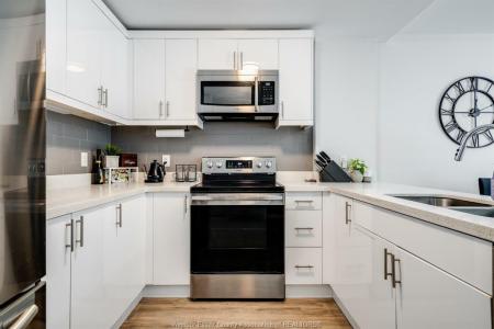 1611 BANWELL, Windsor, Ontario N8P 0G5, Canadá