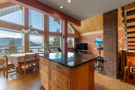 5261 HLINA ROAD, Celista, Kolumbia Brytyjska V0E 1M6, Kanada