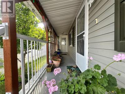 1545 COLUMBIA AVENUE, Castlegar, 브리티시 컬럼비아주 V1N 1J1, 캐나다