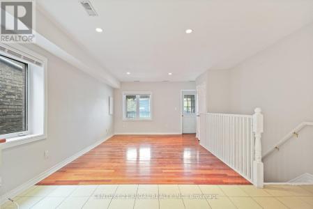 1117 QUEEN STREET EAST, Toronto (south Riverdale), Ontario M4M 1K9, Canada