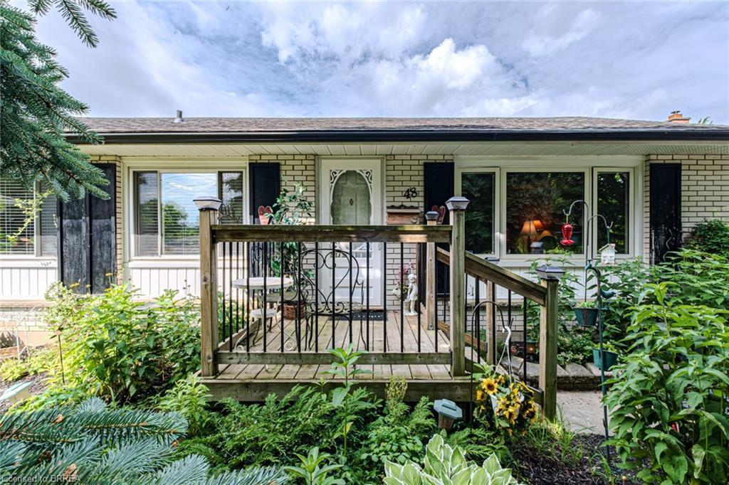 48 MARKET STREET, Paris, Ontario N3L 3B2, Canada