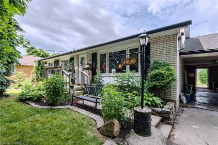 48 MARKET STREET, Paris, Ontario N3L 3B2, Canadá