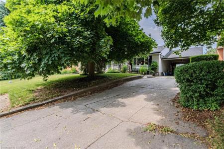48 MARKET STREET, Paris, Ontario N3L 3B2, Canadá