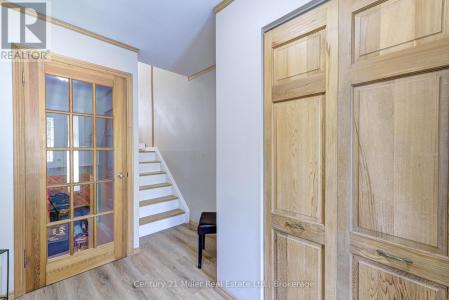 1270 GAINSBOROUGH DRIVE, Oakville (fa Falgarwood), Ontario L5H 2L2, Canadá