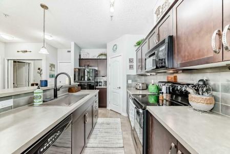 1 CRYSTAL GREEN LANE, Okotoks, アルバータ T1S 0C5, カナダ