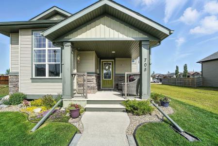 705 CYPRESS LANE, Springbrook, Alberta T4S 0E5, Canada