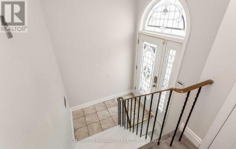 12 MONTJOY CRESCENT, Brampton (central Park), 安大略省 L6S 3E7, 加拿大