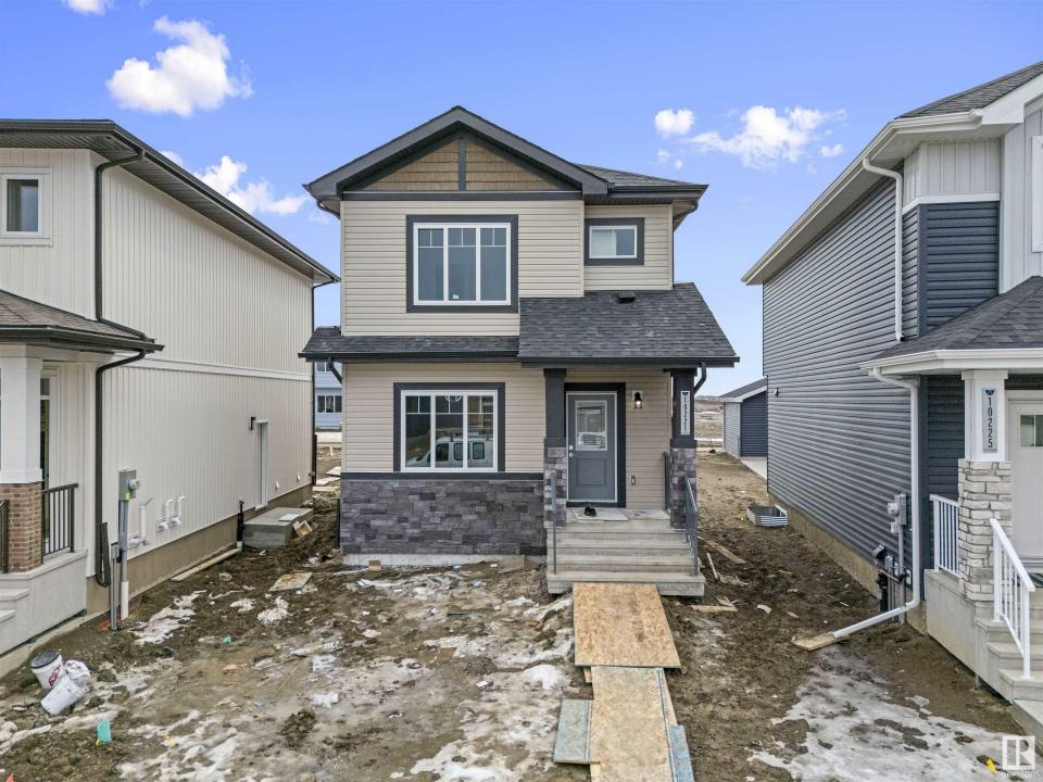 10233 92A AVENUE, Morinville, Alberta T8R 2R4, Canada