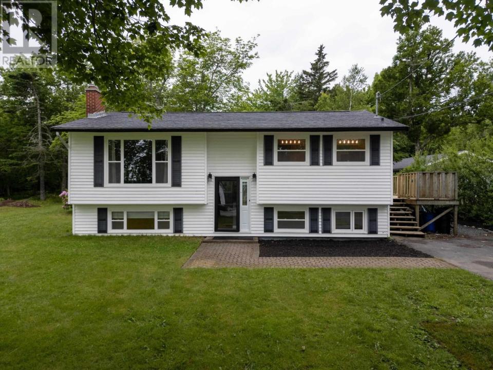 68 KAREN CRESCENT, Porters Lake, Nova Scotia B3E 1K3, Canada