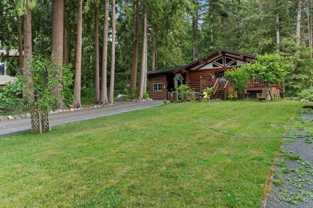3834 KAREN DRIVE, Cultus Lake, British Columbia V2R 5A5, Canada
