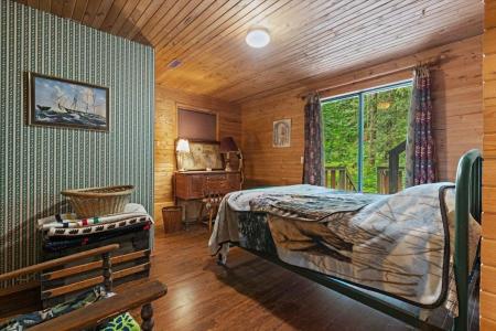 3834 KAREN DRIVE, Cultus Lake, British Columbia V2R 5A5, Canada