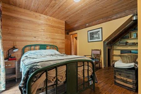 3834 KAREN DRIVE, Cultus Lake, British Columbia V2R 5A5, Canada
