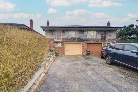 3 LAKELAND DRIVE, Toronto, Ontario M9V 1M8, Canada