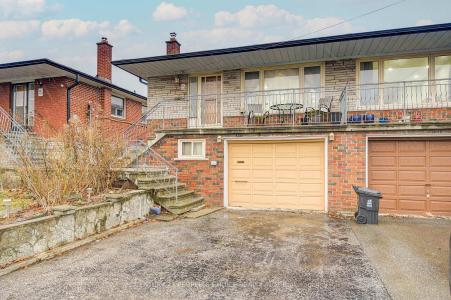 3 LAKELAND DRIVE, Toronto, Ontario M9V 1M8, Canada
