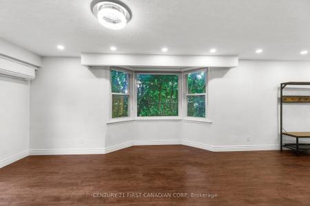 19 ARBOUR GLEN CRESCENT, London East, Ontario N5Y 1Z9, Canadá