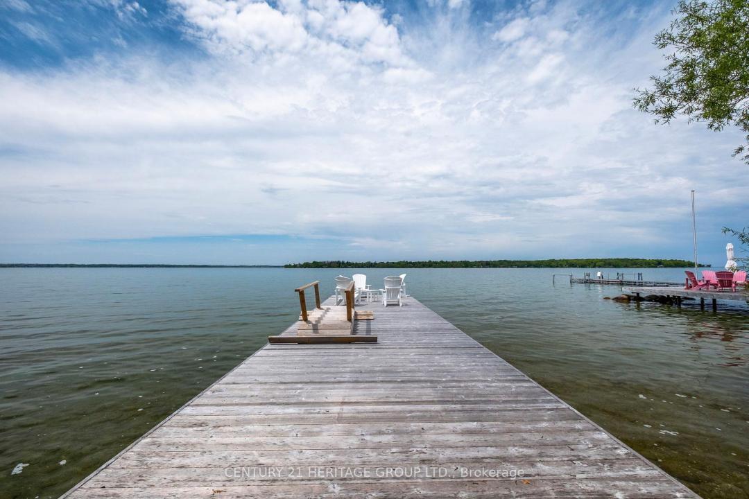 911 LAKE DRIVE N, Georgina, Ontario L4P 3E9, Canada