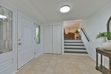 40 FONTHILL BOULEVARD, Markham, Ontario L3R 1V7, Canada