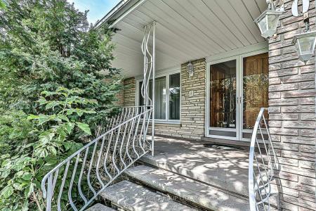40 WELDRICK ROAD W, Richmond Hill, Ontario L4C 3T8, Canada