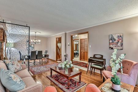 40 WELDRICK ROAD W, Richmond Hill, Ontario L4C 3T8, Canada