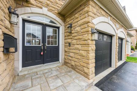 2372 PARKGLEN AVENUE, Oakville, Ontario L6M 4Y5, Canada