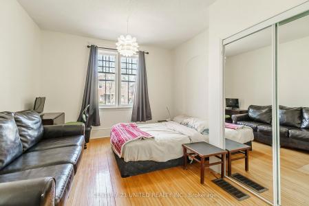 319 ELIAS AVENUE, Peterborough Central, أونتاريو K9J 5G8, كندا 