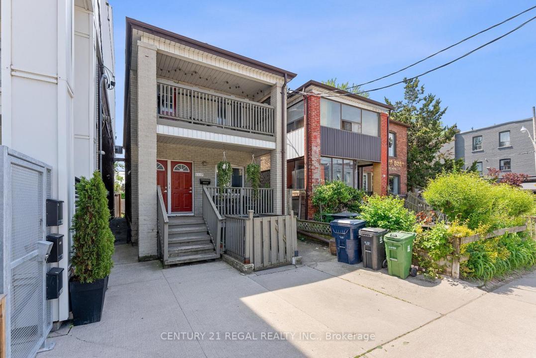 1117 QUEEN STREET E, Toronto, Ontario M4M 1K9, Kanada