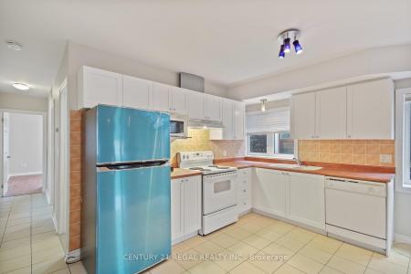 1117 QUEEN STREET E, Toronto, Ontario M4M 1K9, Kanada