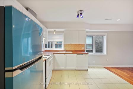 1117 QUEEN STREET E, Toronto, Ontario M4M 1K9, Kanada