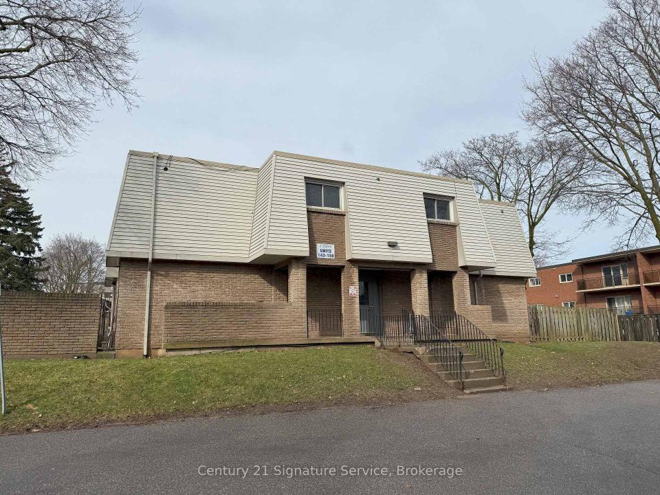 17 OLD PINE TRAIL E, St. Catharines, 安大略省 L2M 6P9, 加拿大