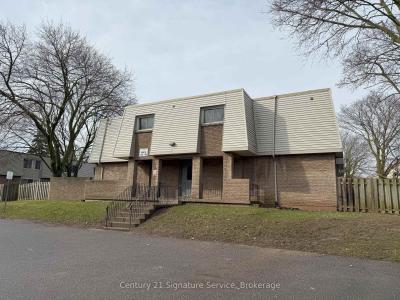 17 OLD PINE TRAIL E, St. Catharines, 安大略省 L2M 6P9, 加拿大