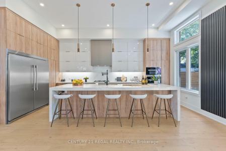 84 BEXHILL AVENUE, Toronto, Ontario M1L 3C1, Canada
