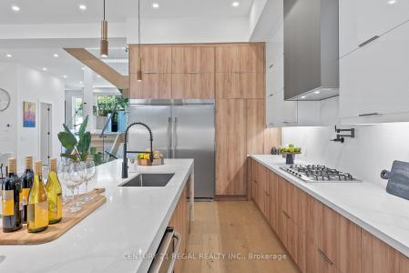 84 BEXHILL AVENUE, Toronto, Ontario M1L 3C1, Canada