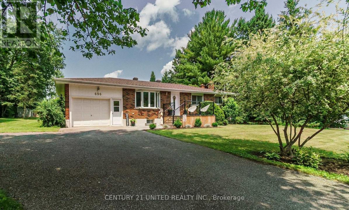 696 SKYLINE ROAD, Selwyn, Ontario K0L 1T0, CANADÁ