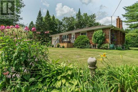 696 SKYLINE ROAD, Selwyn, Ontario K0L 1T0, CANADÁ