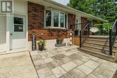 696 SKYLINE ROAD, Selwyn, Ontario K0L 1T0, CANADÁ