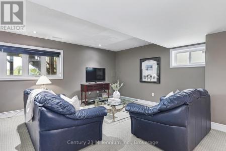 19 HUGHES STREET, Collingwood, 온타리오주 L9Y 0W7, 캐나다